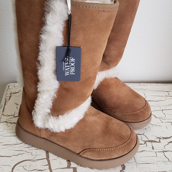 UGG Shoes - New UGG 6.5 Vibram Artic Grip Lambs Wool